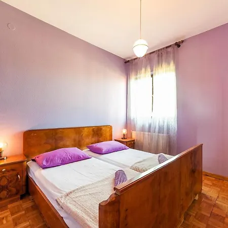 Apartment Family Friendly Seaside Apartments Zaton, Krka - 12416