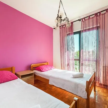 Family Friendly Seaside Apartments Zaton, Krka - 12416 Zaton (Sibenik-Knin)