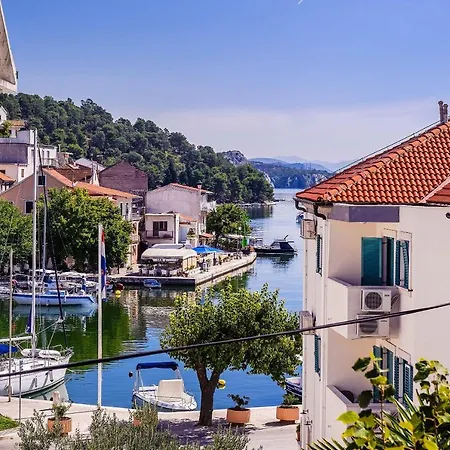 Apartment Family Friendly Seaside Apartments Zaton, Krka - 12416