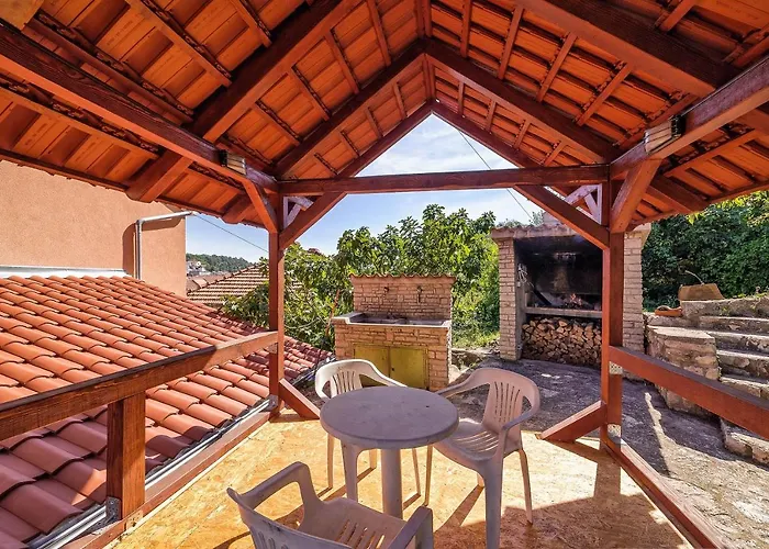 Family Friendly Seaside Apartments Zaton, Krka - 12416 * Zaton (Sibenik-Knin)