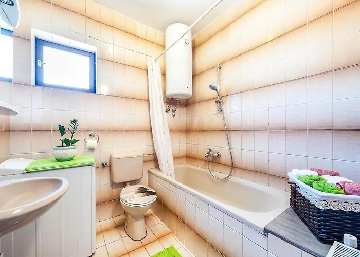 Apartment Family Friendly Seaside Apartments Zaton, Krka - 12416